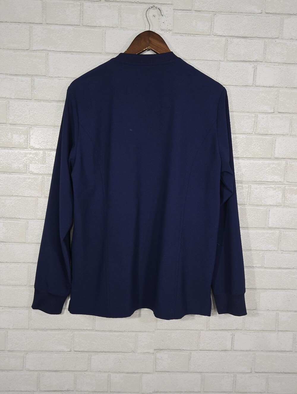 Epic by IRG *like new* scrub jacket - Picture 10 of 14